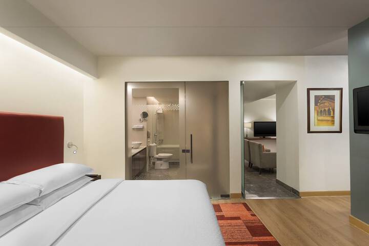 Room 4 of 42