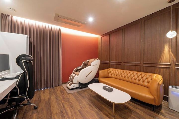 Room 10 of 29
