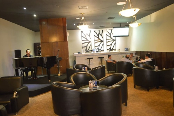 Lounge 29 of 32