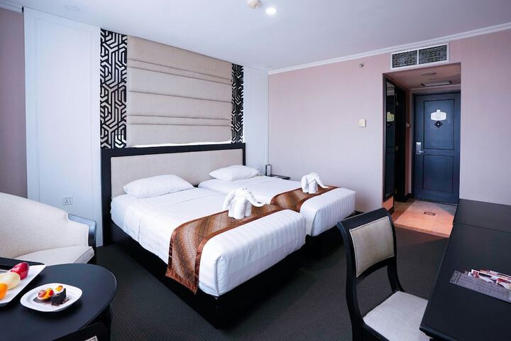 Room 10 of 48