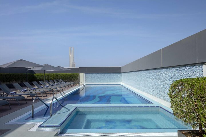 Pool 21 of 38