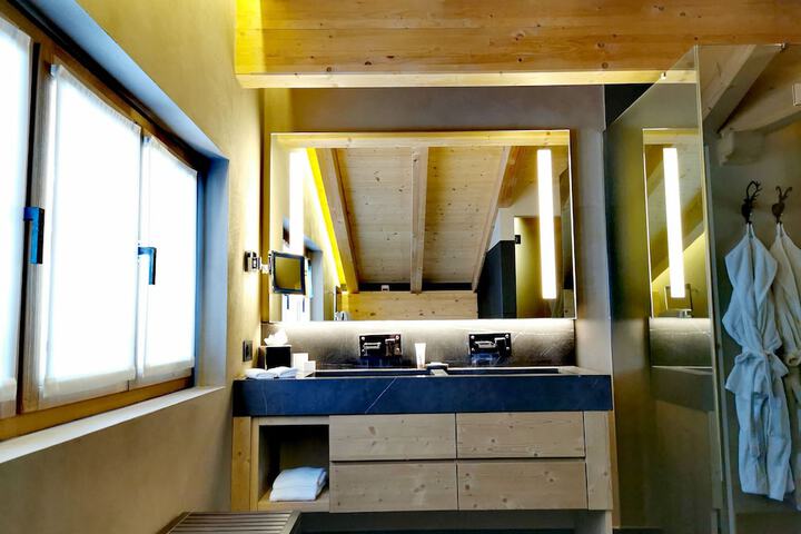 Room 52 of 110