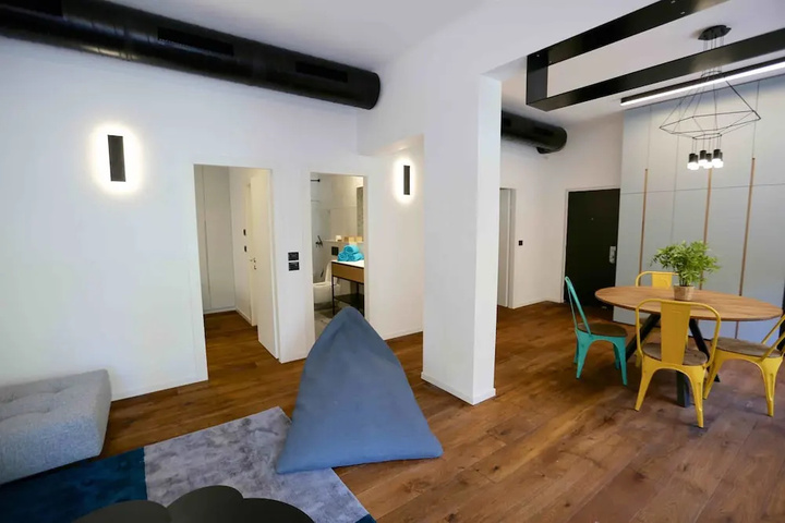 Room 9 of 10