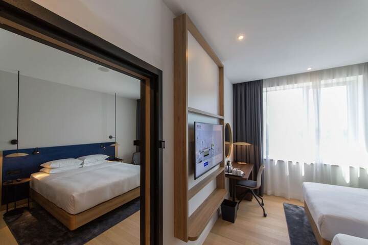 Room 13 of 35