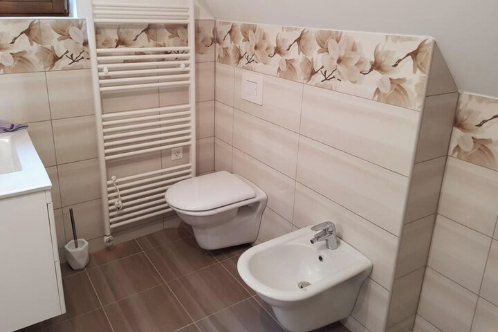 Room 7 of 19