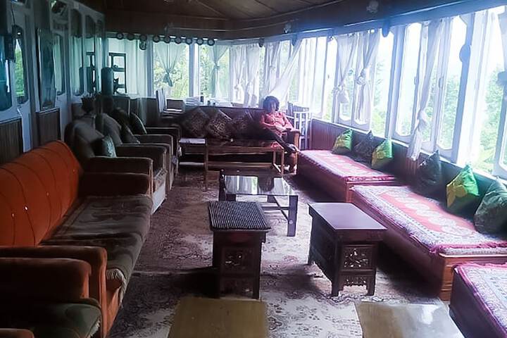 Room 8 of 37