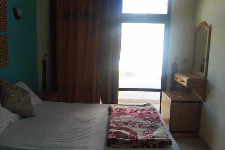 Room 7 of 33