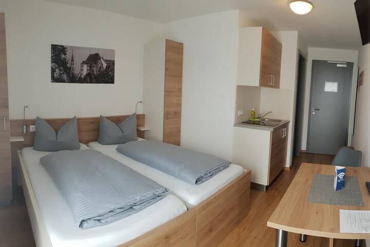 Room 10 of 18