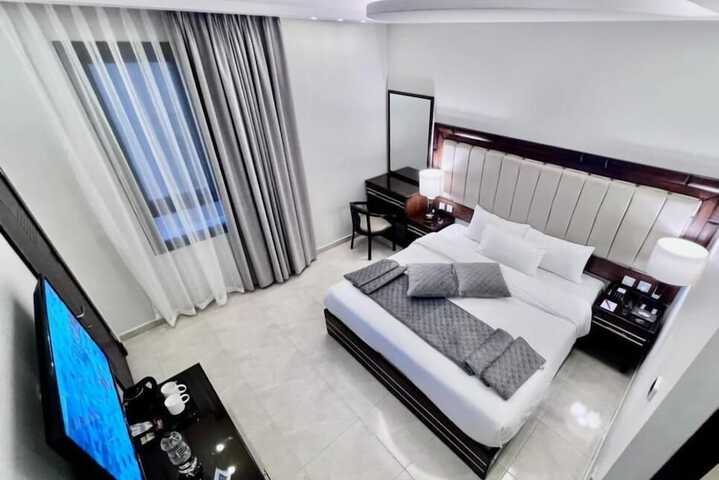 Room 3 of 8