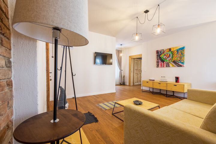 Room 2 of 28