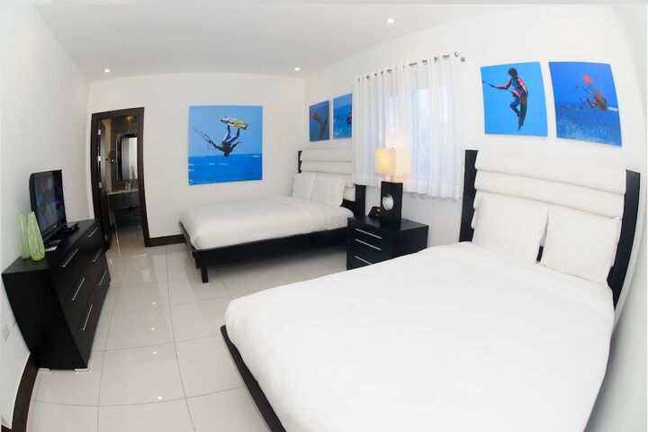 Room 10 of 30