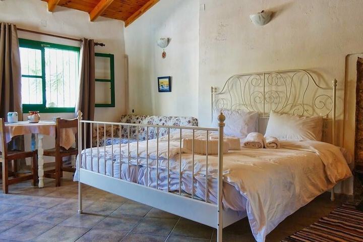 Room 4 of 23