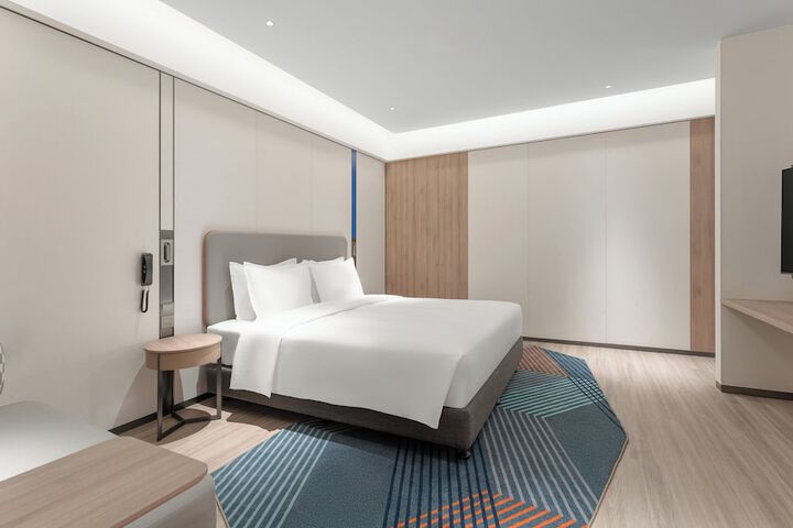 Room 6 of 38