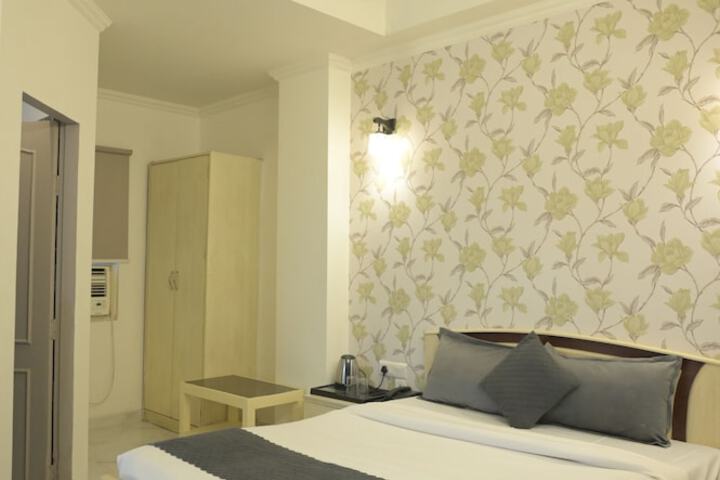 Room 7 of 19