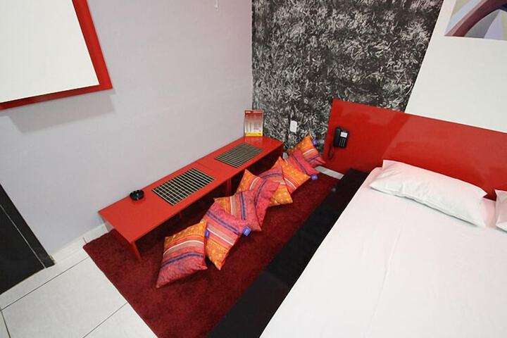 Room 13 of 33