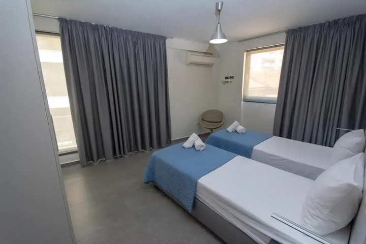 Image of Spacious Fully Equipped 3BD 2Bath Apt in the heart of city with Balconies AC and fast WIFI #1