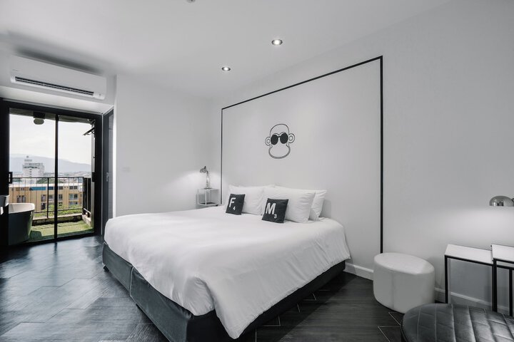 Room 6 of 51