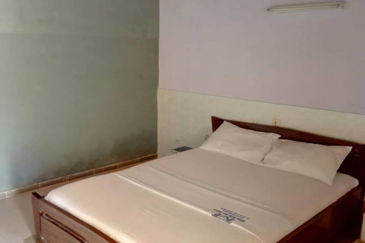 Room 7 of 25