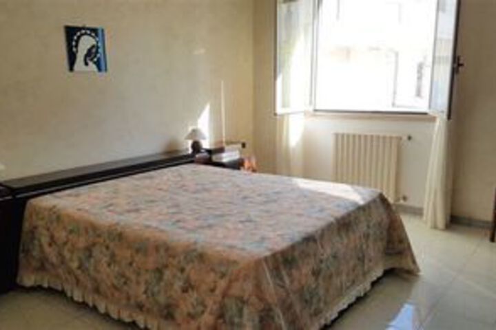 Room 11 of 19