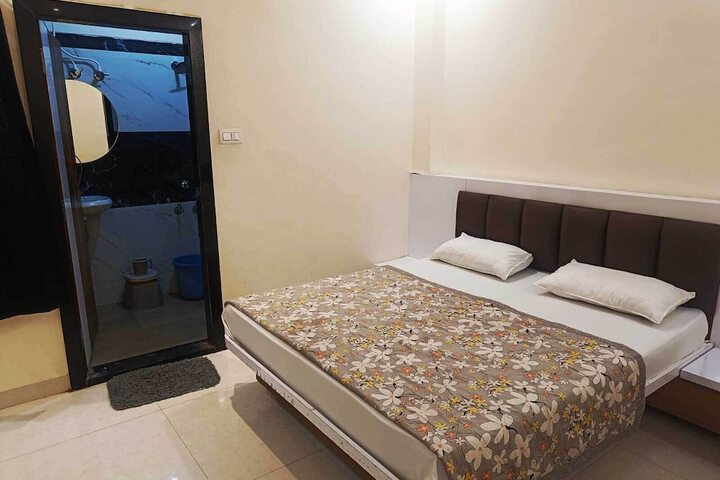 Room 11 of 25