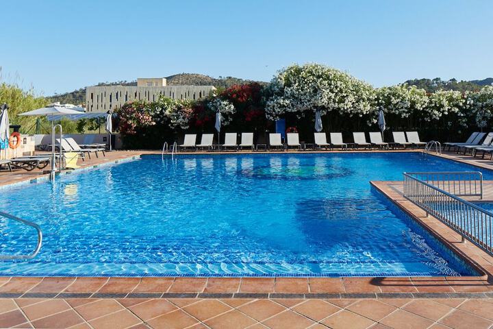 Hotel with Pool