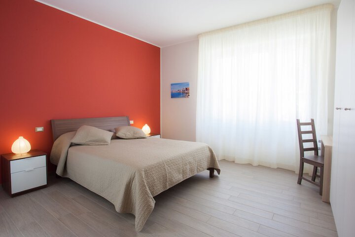 Room 2 of 35