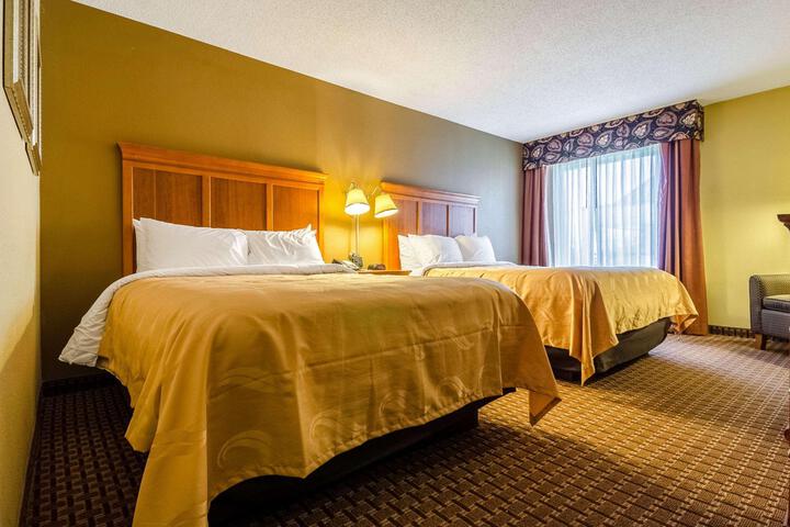 2 Queen Beds Accessible (6 of 8)