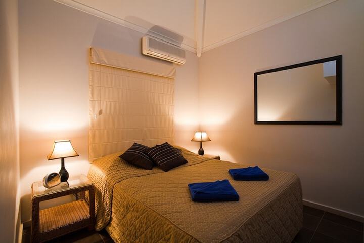 Room 4 of 83