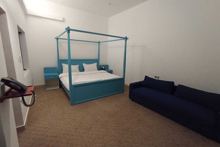 Room 27 of 48