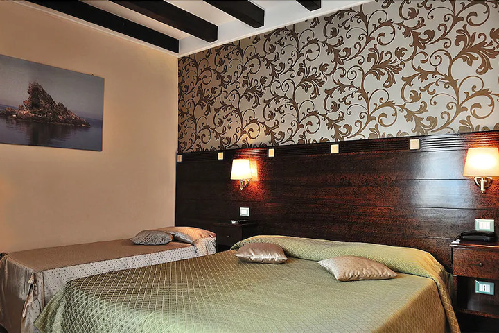 Room 2 of 9