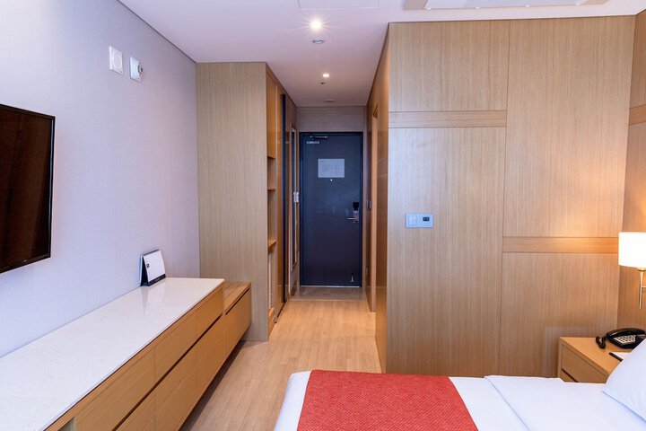 Room 7 of 72