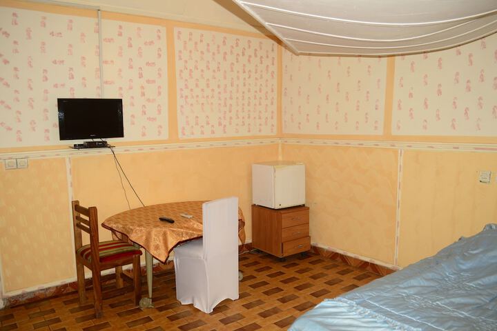 Room 12 of 18