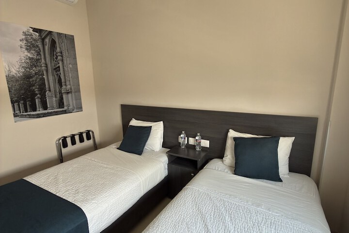 Room 6 of 24
