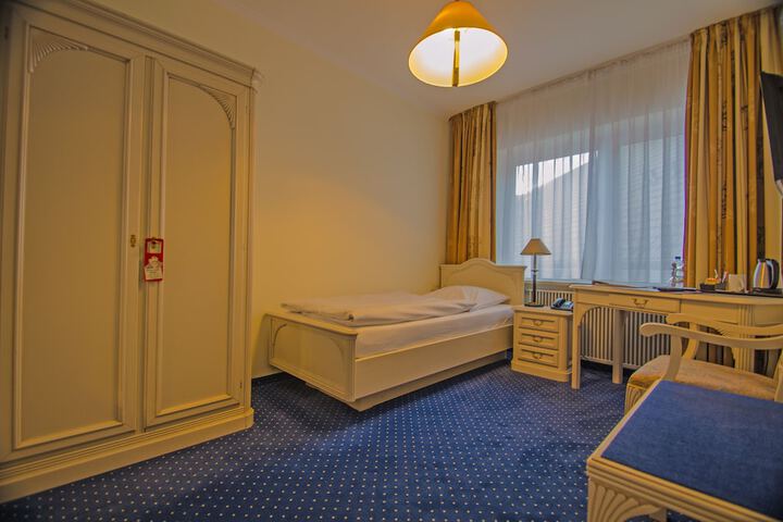 Room 2 of 32