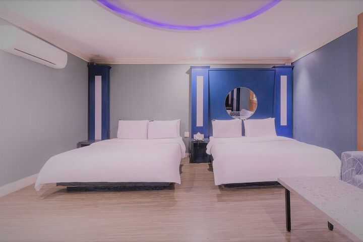 Room 35 of 44