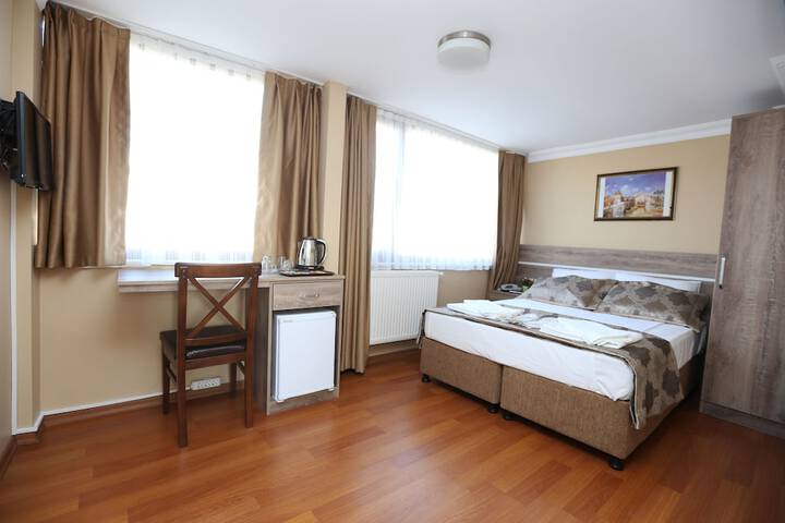 Room 10 of 28
