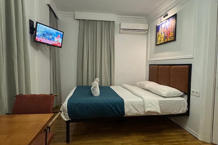 Room 7 of 25