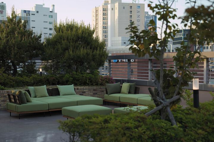 Hotel Exterior 74 of 76