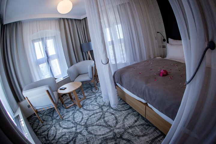 Room 12 of 43