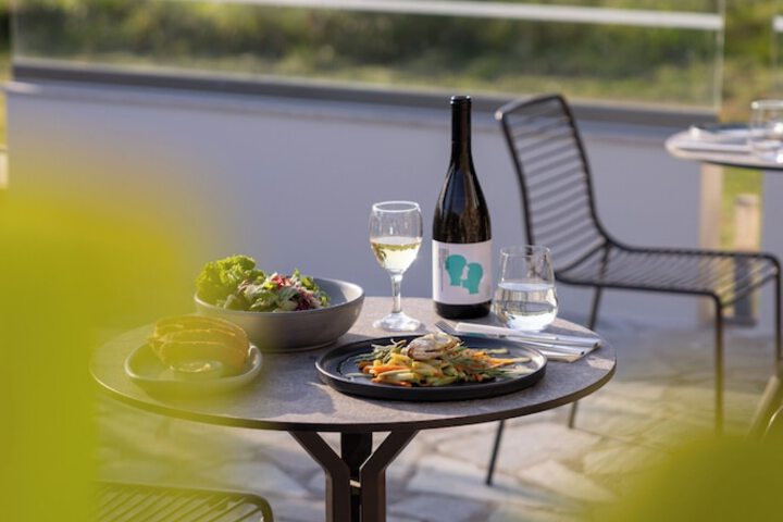 Dining 78 of 128