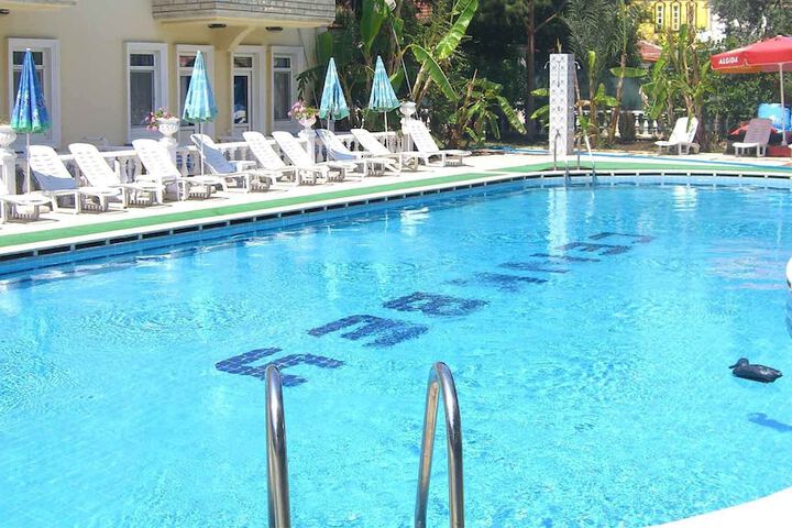 Hotel Pool