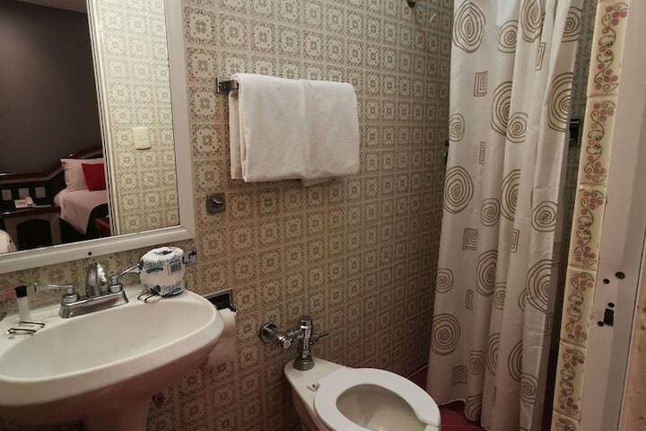 Room 25 of 34