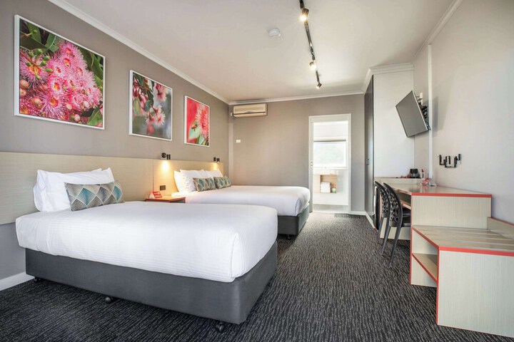 Room 8 of 43