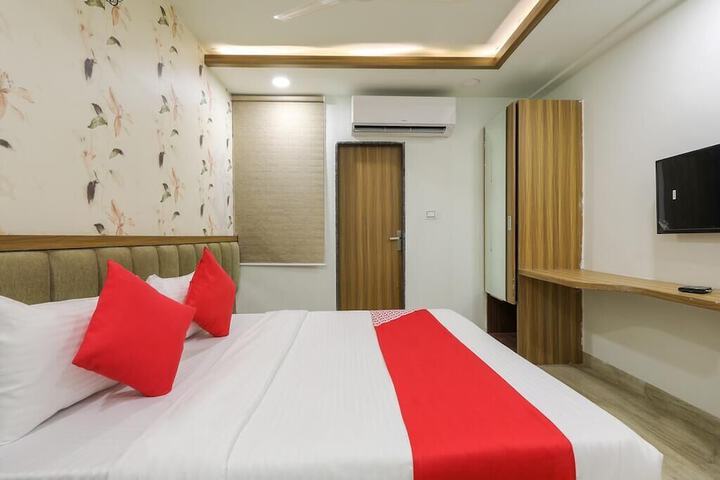 Room 4 of 18