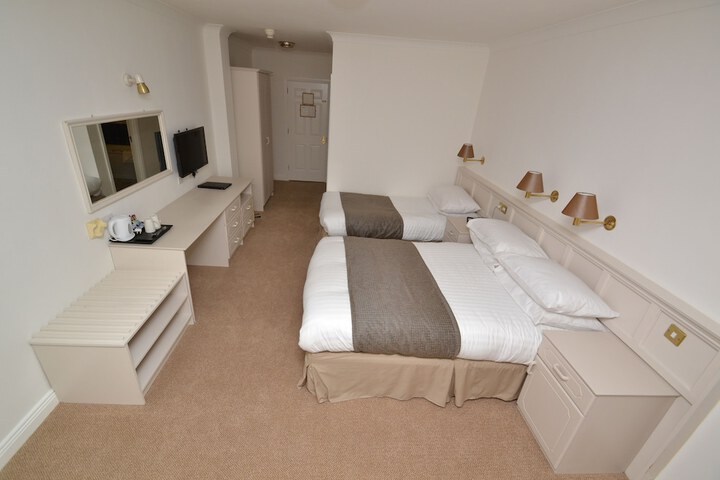 Room 12 of 30