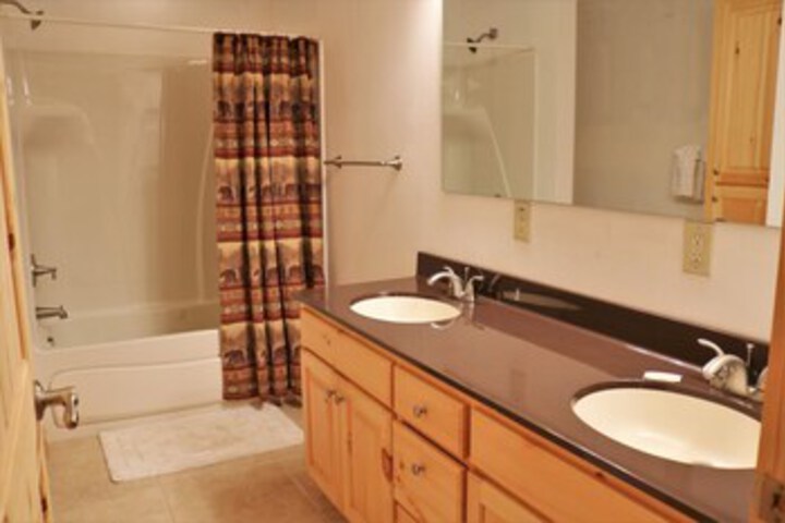 Room 25 of 194