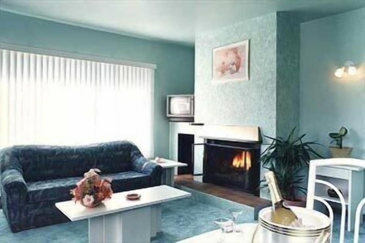 Room 5 of 7