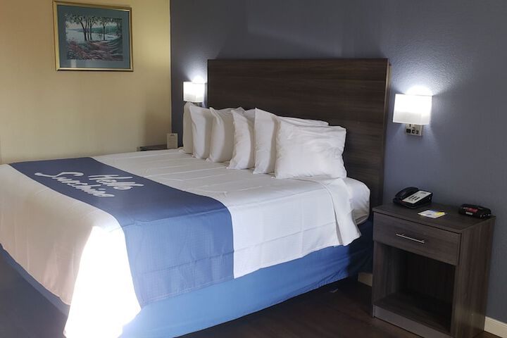 Room 4 of 20