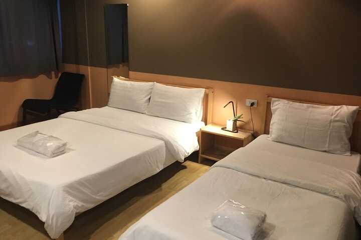 Room 12 of 35