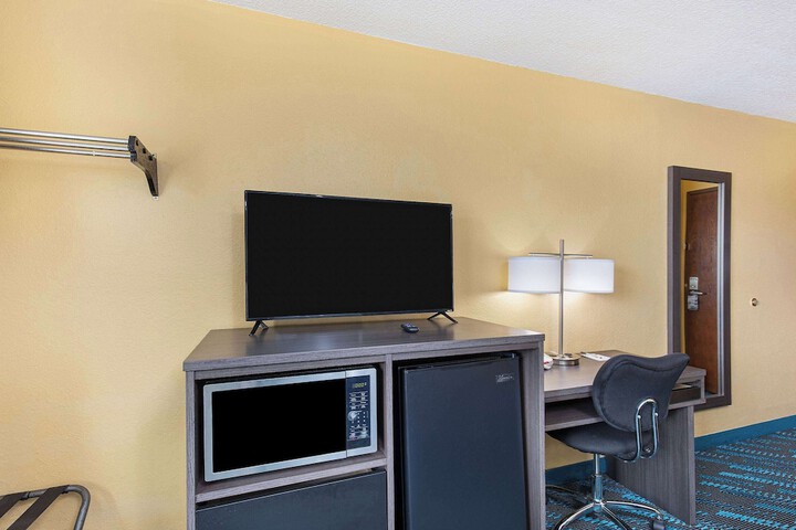 Room 8 of 26